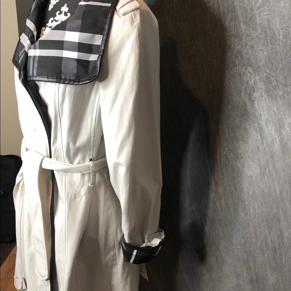 Johnston and Murphy Trench Coat - Picture 3 of 8